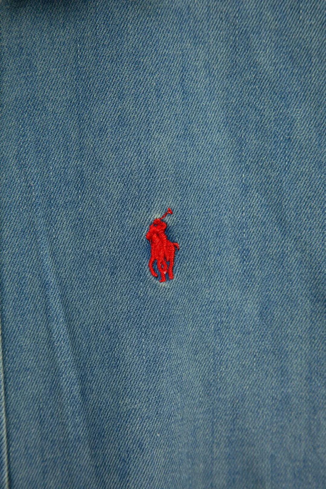 P250 Actual Photos [Popular New Style] Model Number: 25105# Color: Denim Blue Size: S to A versatile shirt that can be worn in all seasons. It is oversized and has a translucent fade. It can be worn alone or layered as a jacket. It can also be worn as an inner layer of a sweater. It has a lightly distressed wash fade and is naturally white. The upper body is retro and casual. Save the mismatch.